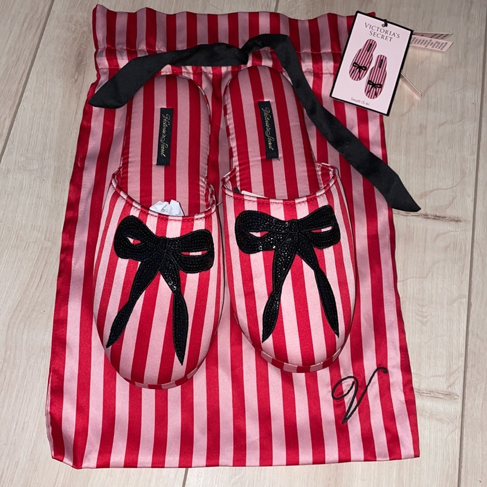 VICTORIAS SECRET SIGNATURE SATIN & BOW SLIPPERS DUST BAG NWT